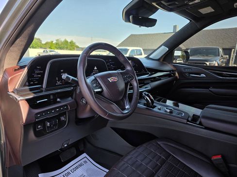 Used 2024 Cadillac Escalade ESV Sport Platinum w/ LPO, ONYX Package AWD/4WD image 8