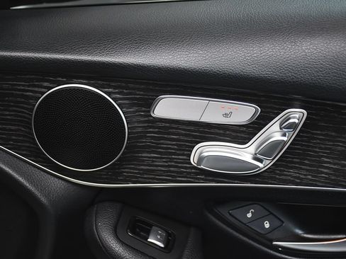 Used 2021 Mercedes-Benz GLC 300 4MATIC image 16