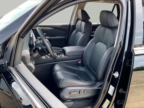 Used 2023 Honda Pilot Touring image 7