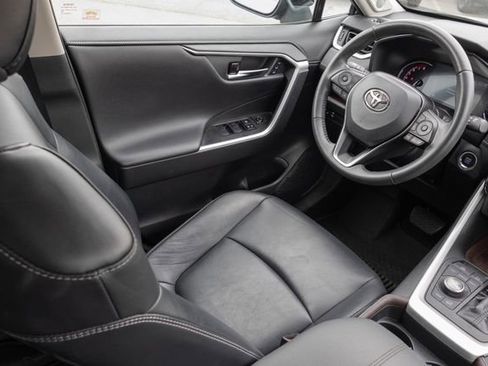 Used 2021 Toyota RAV4 Limited image 23