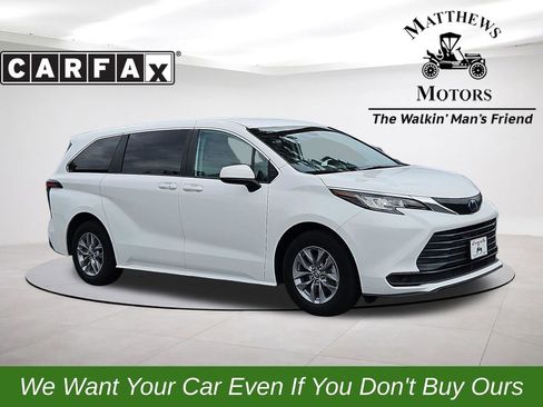 Used 2022 Toyota Sienna LE FWD image 1