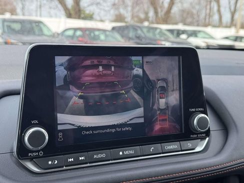 Used 2025 Nissan Rogue SV image 11