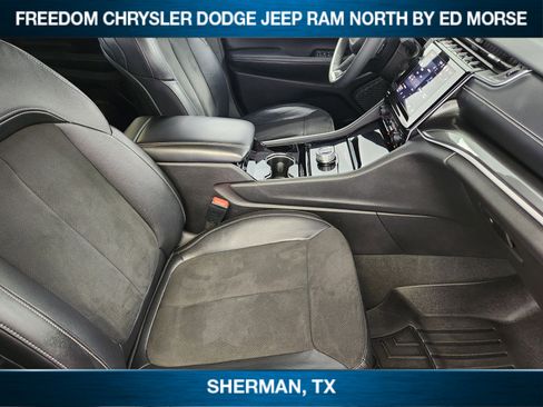 Used 2023 Jeep Grand Cherokee Altitude RWD image 9