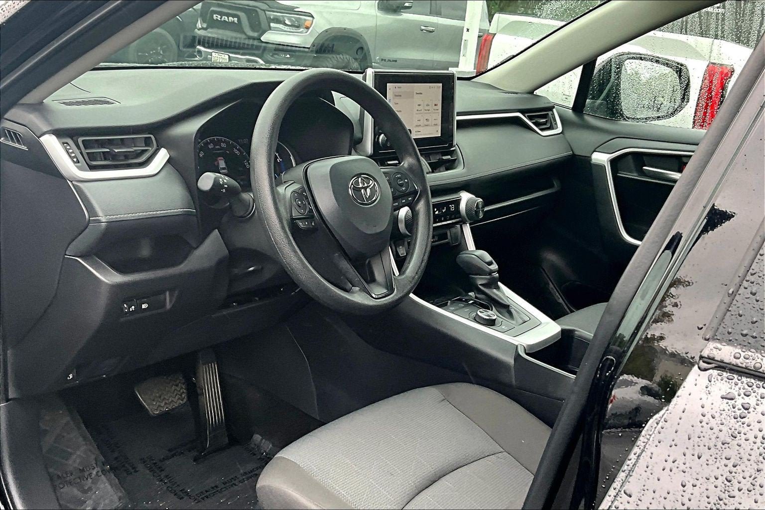 Used 2025 Toyota RAV4 XLE AWD/4WD image 13