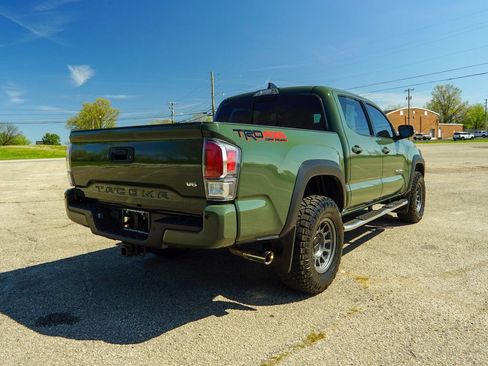 Used 2022 Toyota Tacoma TRD Off-Road w/ TRD Premium Off Road Package AWD/4WD image 3