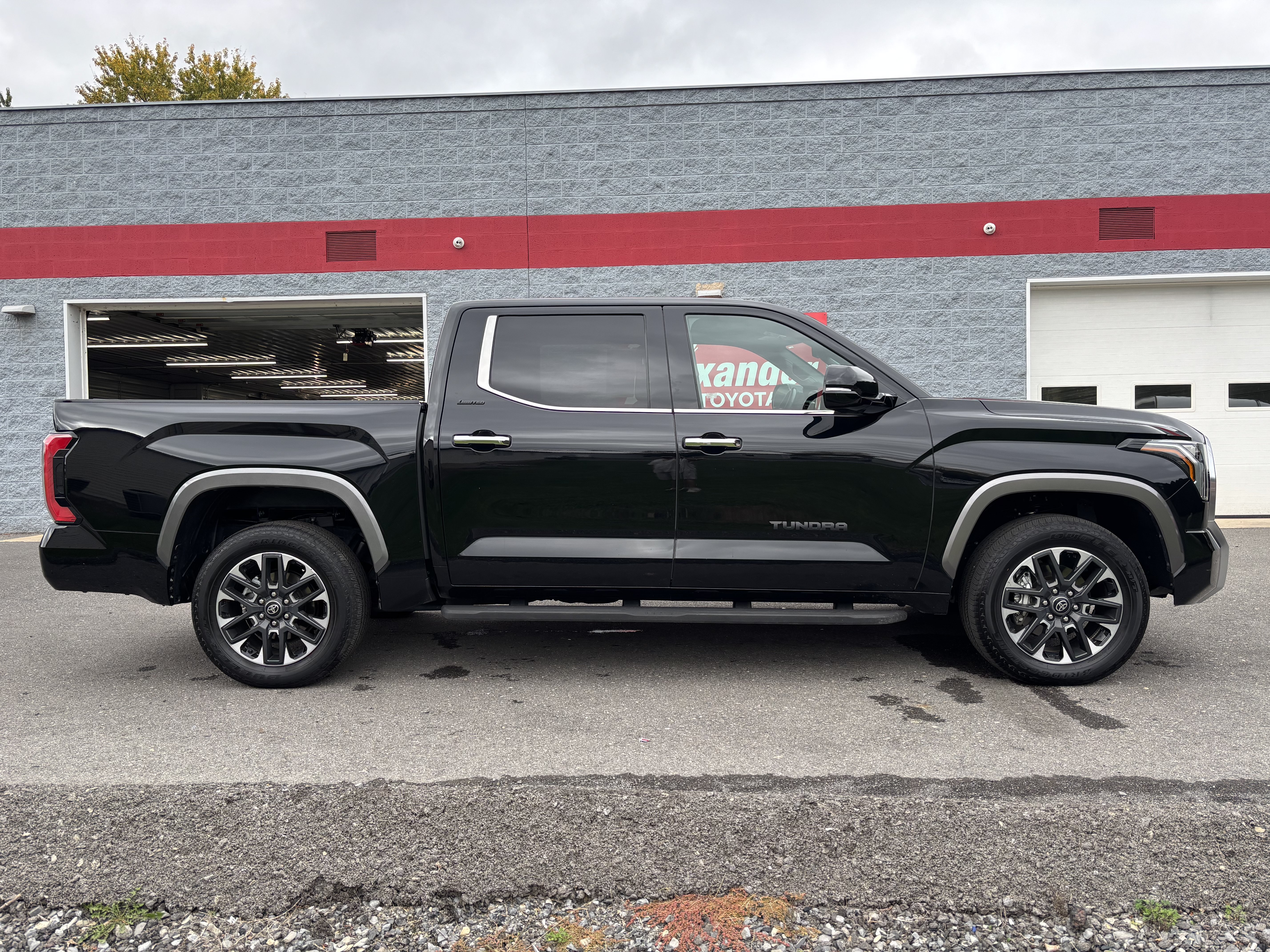 Certified 2025 Toyota Tundra Limited AWD/4WD image 2