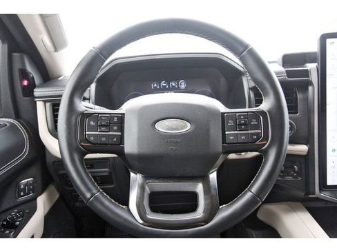 Used 2023 Ford Expedition Platinum image 15