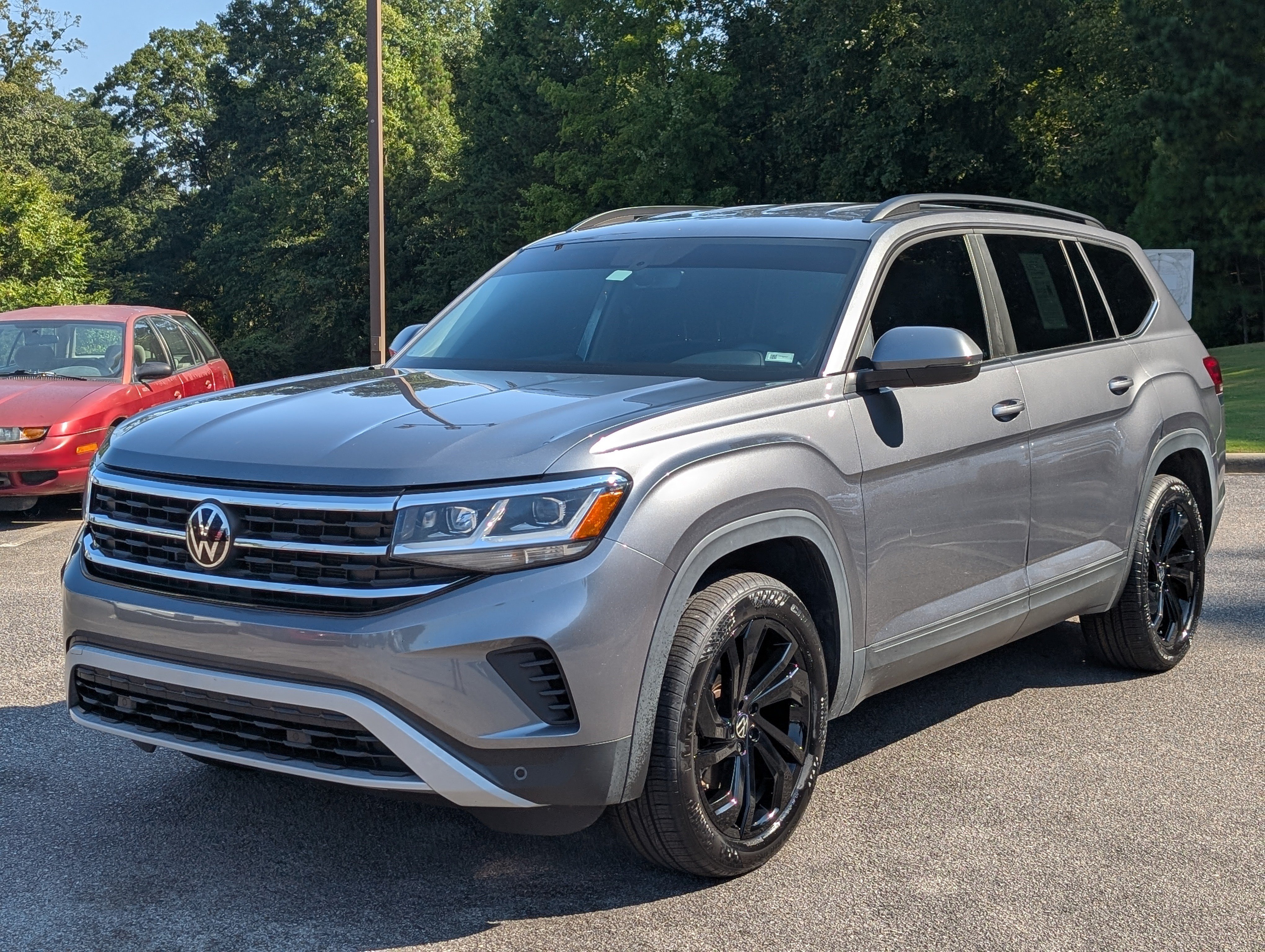 Used 2023 Volkswagen Atlas SE w/ Black Wheel Package FWD image 5