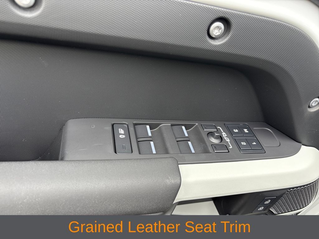 Used 2024 Land Rover Defender 110 SE AWD/4WD image 11