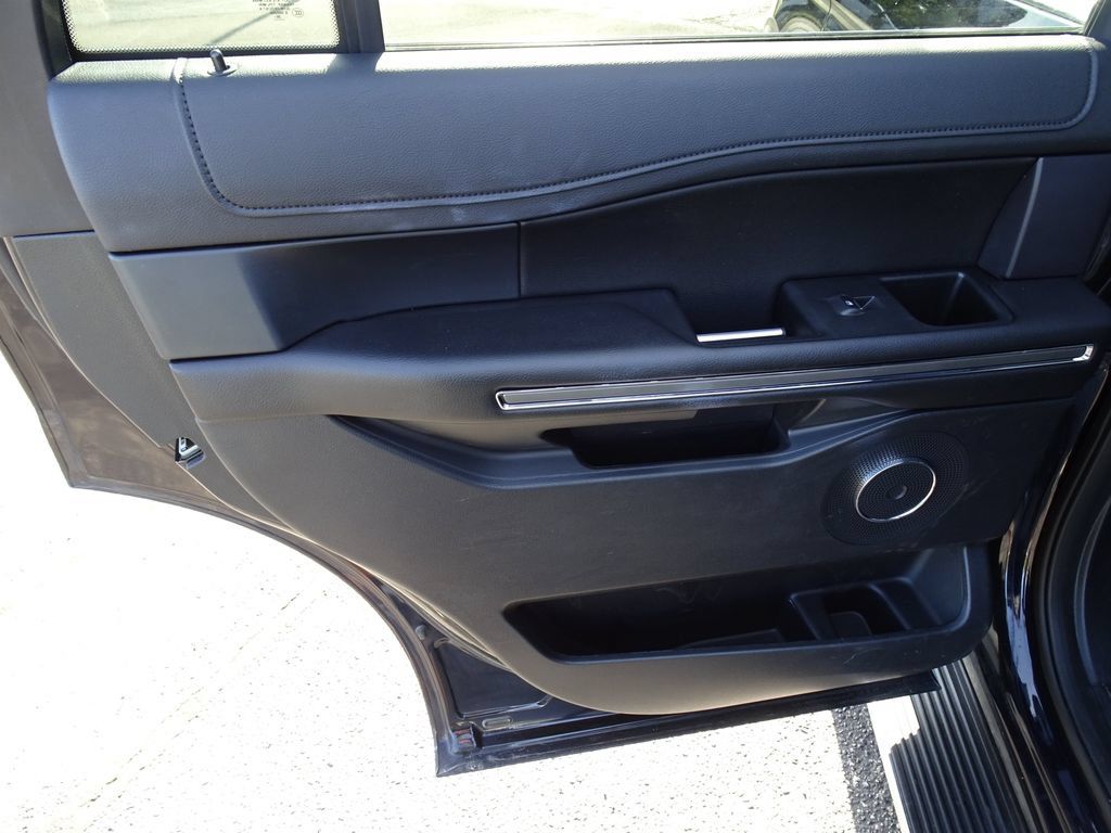 Used 2021 Ford Expedition XLT AWD/4WD image 18