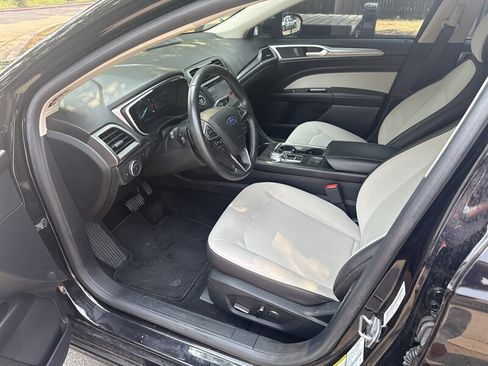 Used 2019 Ford Fusion SE w/ Equipment Group 151A FWD image 17