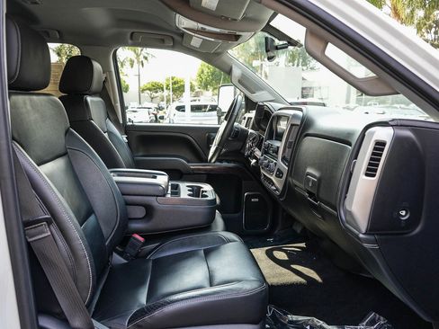 Used 2015 GMC Sierra 2500 SLT w/ SLT Preferred Package AWD/4WD image 15