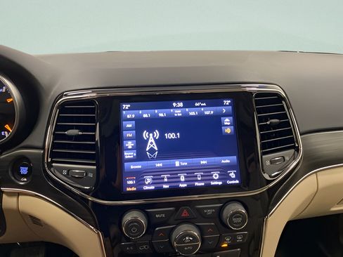 Used 2021 Jeep Grand Cherokee Limited w/ Premium Lighting Group AWD/4WD image 10
