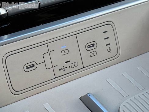 Used 2024 Hyundai Santa Fe SEL image 23