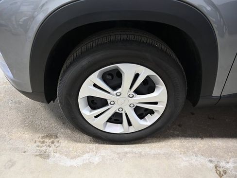 Used 2024 Chevrolet Trax LS image 29