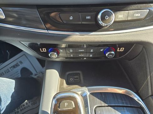 Used 2020 Buick Enclave Essence w/ Sound and Sites Package AWD/4WD image 20