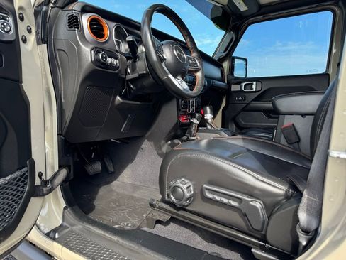 Certified 2022 Jeep Gladiator Mojave w/ Cold Weather Group image 11