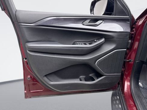 Used 2021 Jeep Grand Cherokee L Laredo image 9