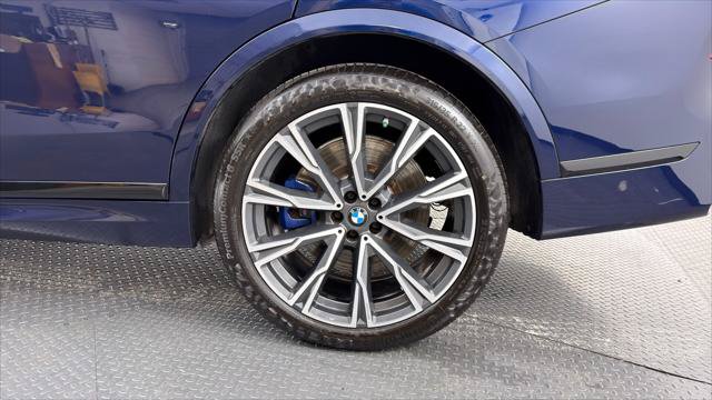 Used 2022 BMW X7 M50i w/ Dynamic Handling Package AWD/4WD image 36
