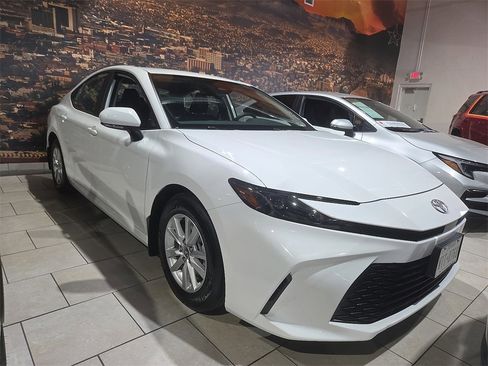 Certified 2025 Toyota Camry LE image 4