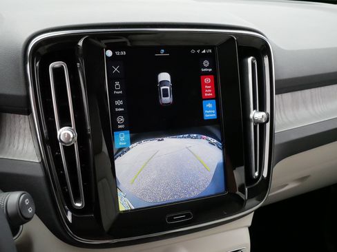 Used 2023 Volvo XC40 B5 Plus w/ Driver Assist Package AWD/4WD image 30