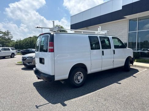 Used 2017 Chevrolet Express 2500 RWD image 5