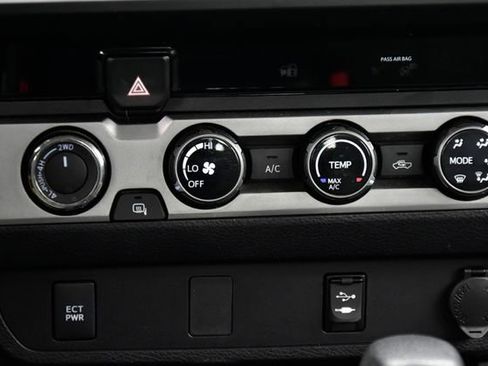 Used 2018 Toyota Tacoma SR image 23