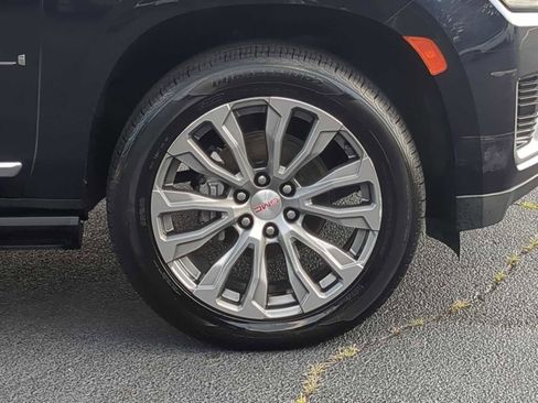 Used 2021 GMC Yukon Denali w/ Denali Premium Package AWD/4WD image 10