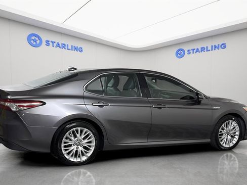 Used 2019 Toyota Camry XLE image 10