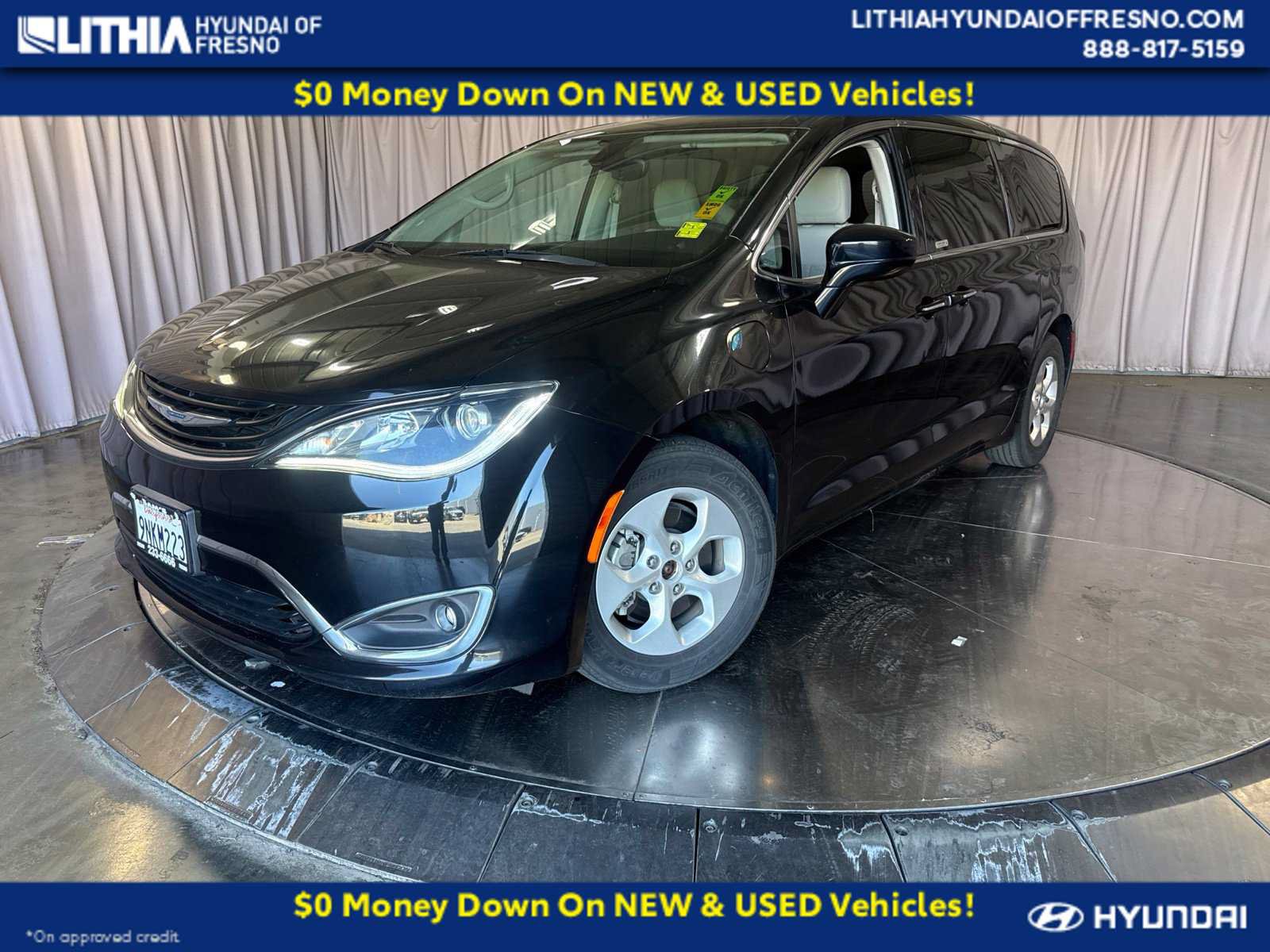 Used 2018 Chrysler Pacifica Touring Plus FWD image 1