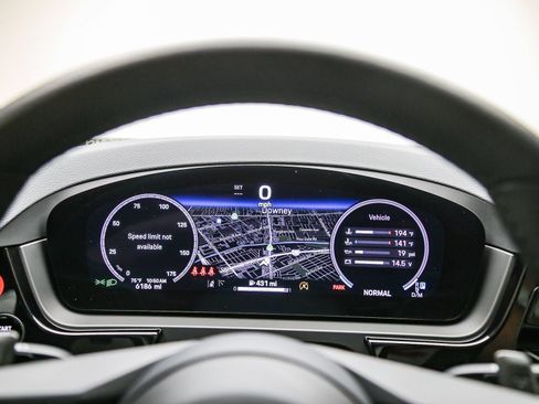 Certified 2025 Porsche Cayenne AWD/4WD image 28