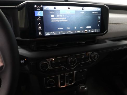 Used 2025 Jeep Wrangler Unlimited Sahara image 32