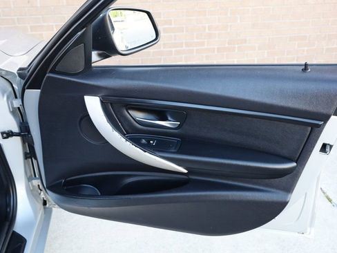 Used 2016 BMW 320i Sedan image 27