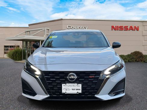 Used 2024 Nissan Altima 2.5 SR w/ SR Premium Package image 2