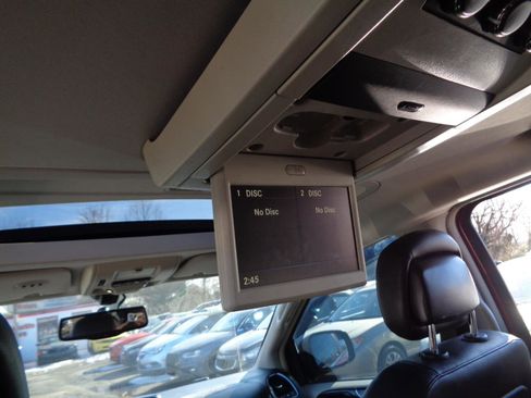 Used 2016 Chrysler Town & Country Touring-L image 23