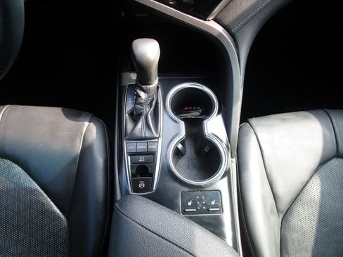 Used 2018 Toyota Camry XSE image 14