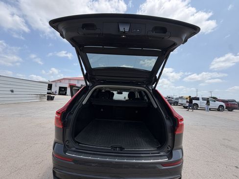 Used 2024 Volvo XC60 B5 Plus w/ Climate Package AWD/4WD image 3
