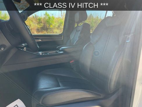 Used 2023 Jeep Wagoneer L Series II image 13