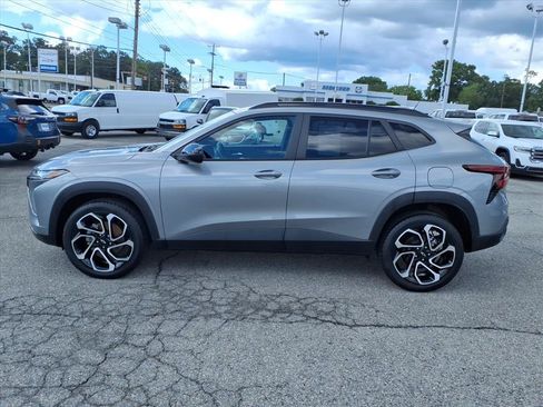 Used 2024 Chevrolet Trax RS w/ Sunroof Package FWD image 7