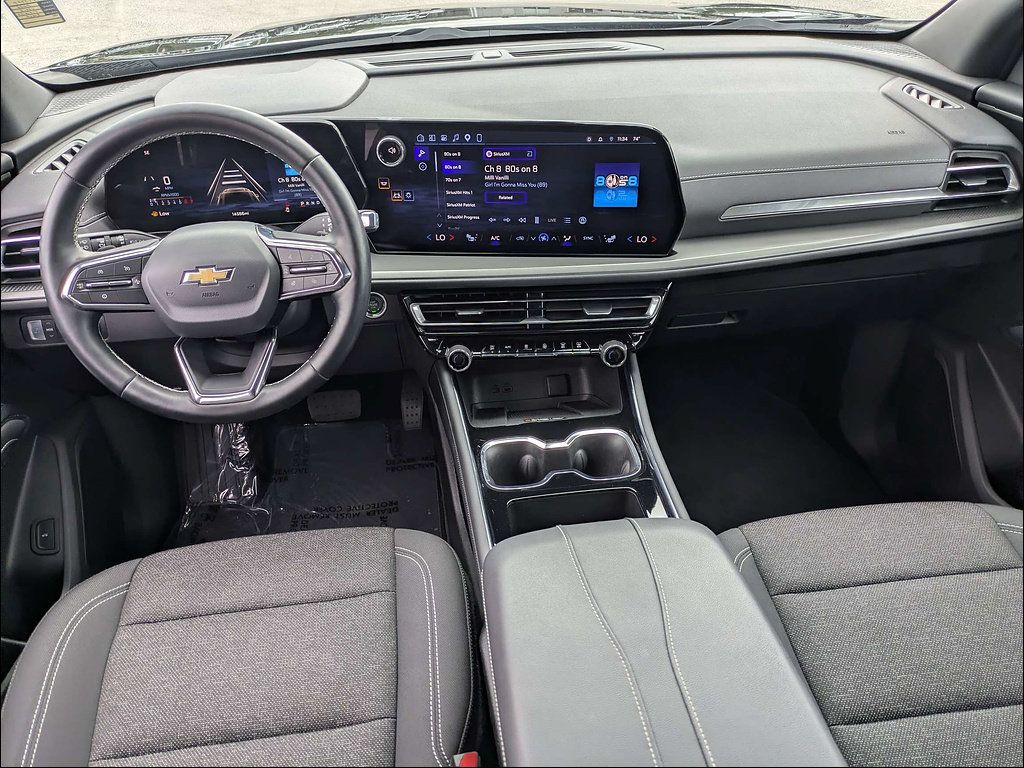 Used 2026 Chevrolet Traverse LT FWD image 18