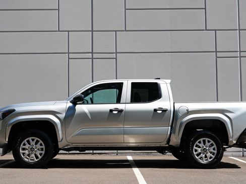 Used 2026 Toyota Tacoma SR RWD image 9