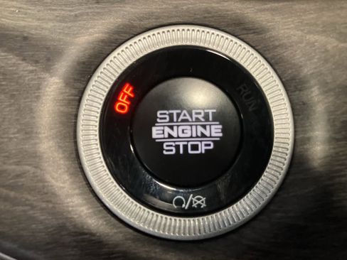 Used 2024 Jeep Grand Cherokee L Limited w/ Black Appearance Package AWD/4WD image 17