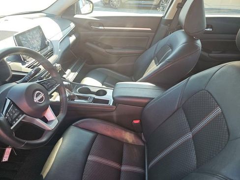 Used 2025 Nissan Altima 2.5 SR FWD image 2