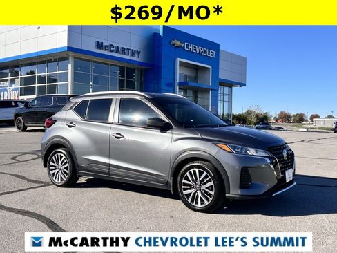 Used 2021 Nissan Kicks SV image 1