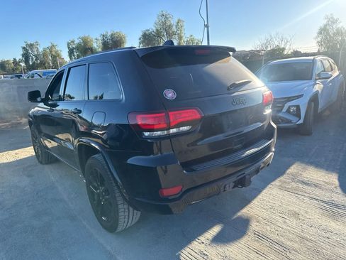 Used 2017 Jeep Grand Cherokee Altitude AWD/4WD image 7
