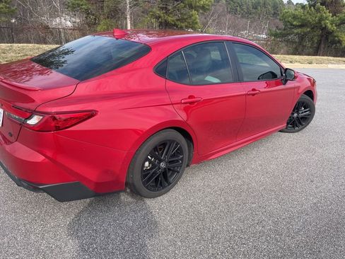 Used 2025 Toyota Camry SE w/ Multimedia Upgrade Package image 15