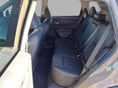 Certified 2025 Nissan Rogue SV image 28