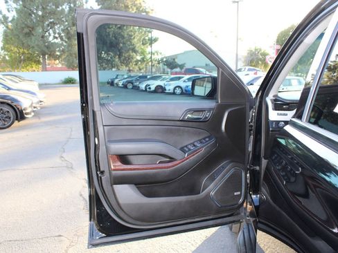 Used 2019 GMC Yukon XL SLT w/ Graphite Performance Edition image 7