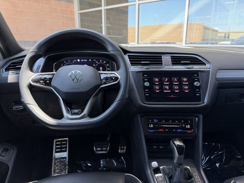Used 2022 Volkswagen Tiguan SEL R-Line AWD/4WD image 16