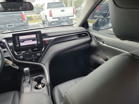 Used 2022 Toyota Camry SE image 17